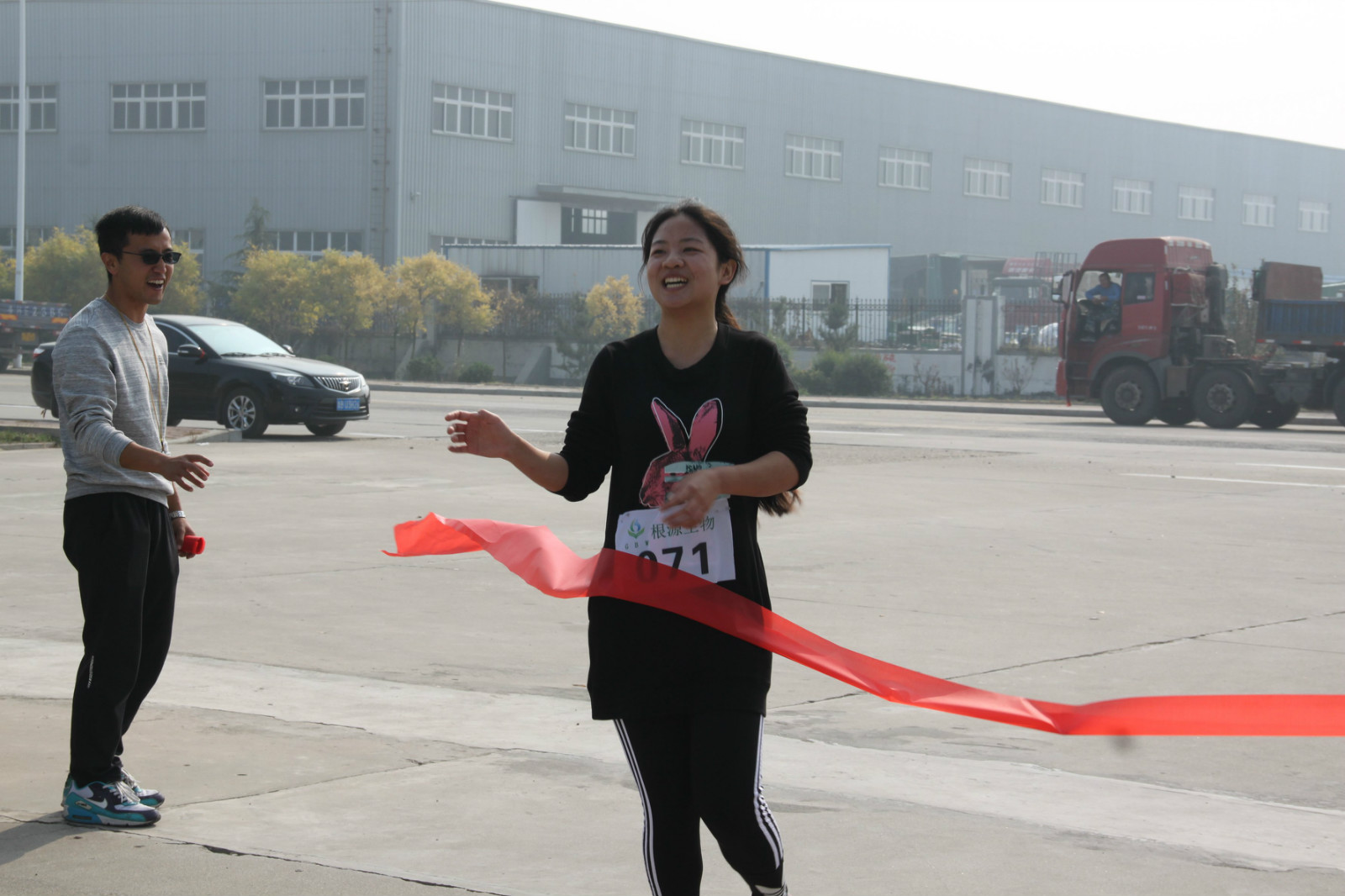 1509424802814284.jpg 女子冠军冲线_meitu_8.jpg